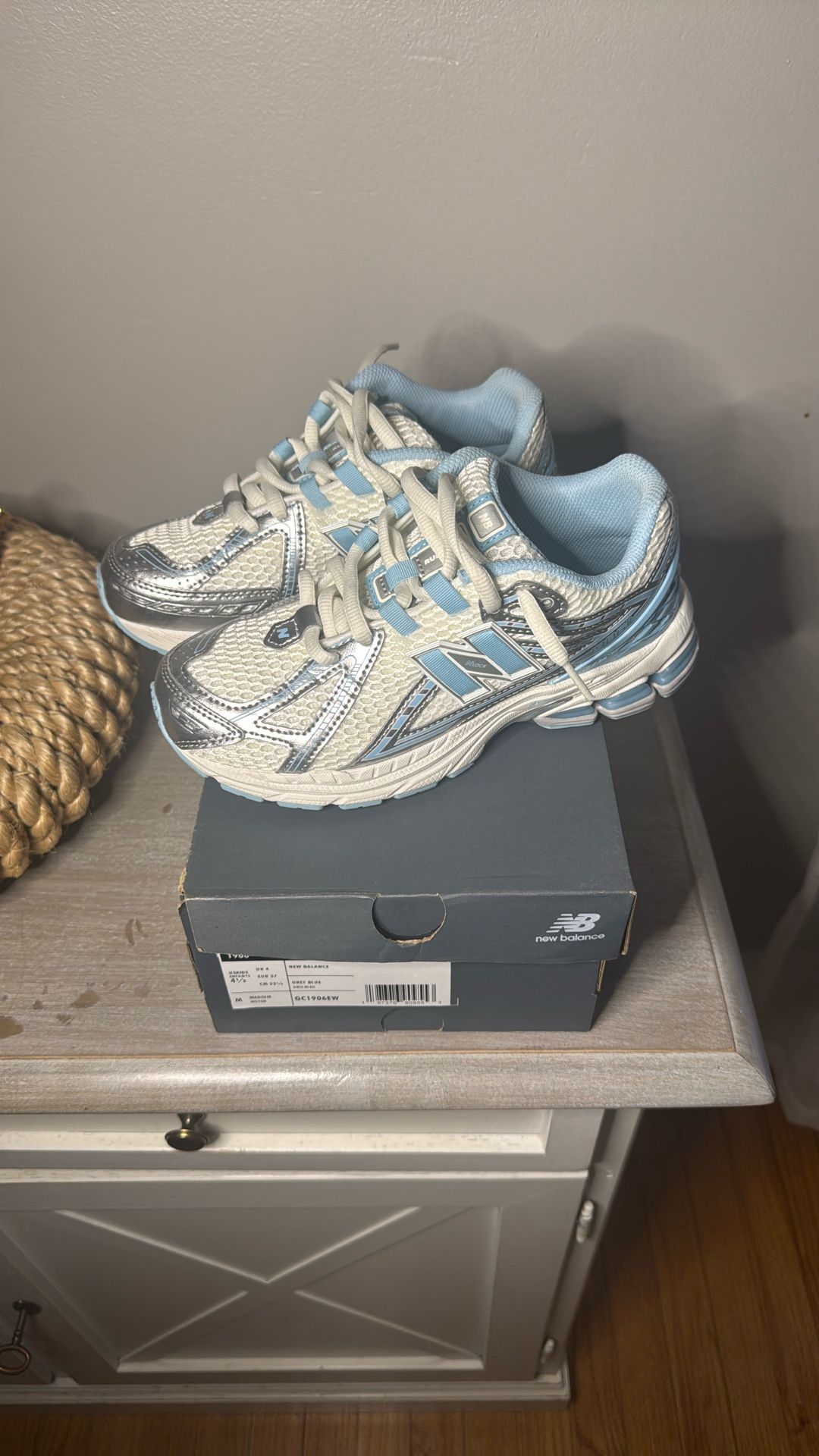 New Balance 1906
