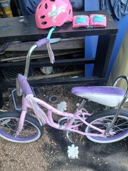 GIRLS OLD SCHOOL SHWINN WITH A BANNA SEAT HARDLY NO RUST NO ISSUES EVERYTHING WORKS HELMET KNEE PADS ALL FOR $35