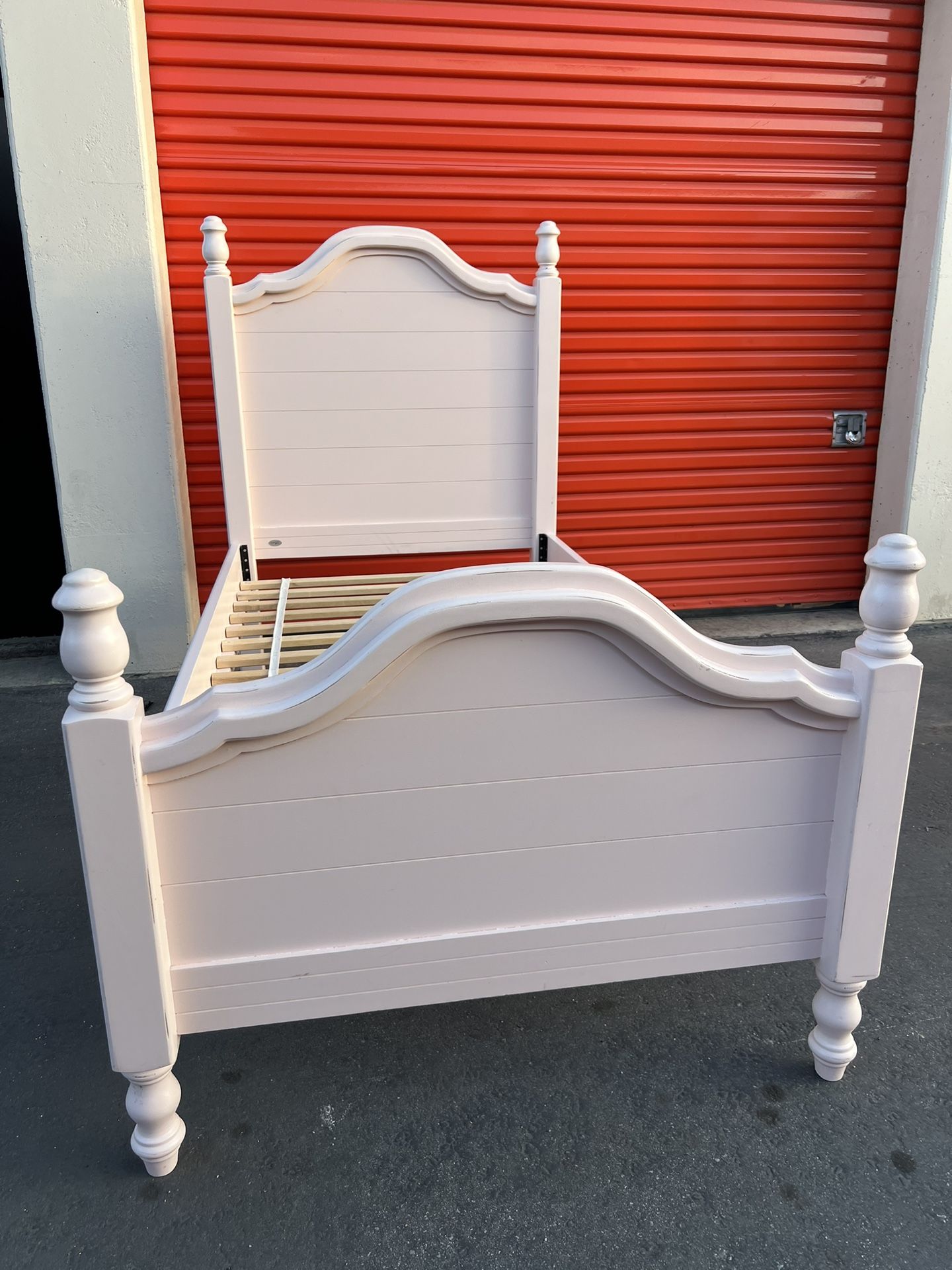 Vintage Style Real Wood Good Brand XL Twin Bed