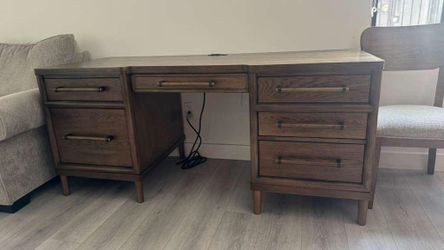 Wooden desk with drawers