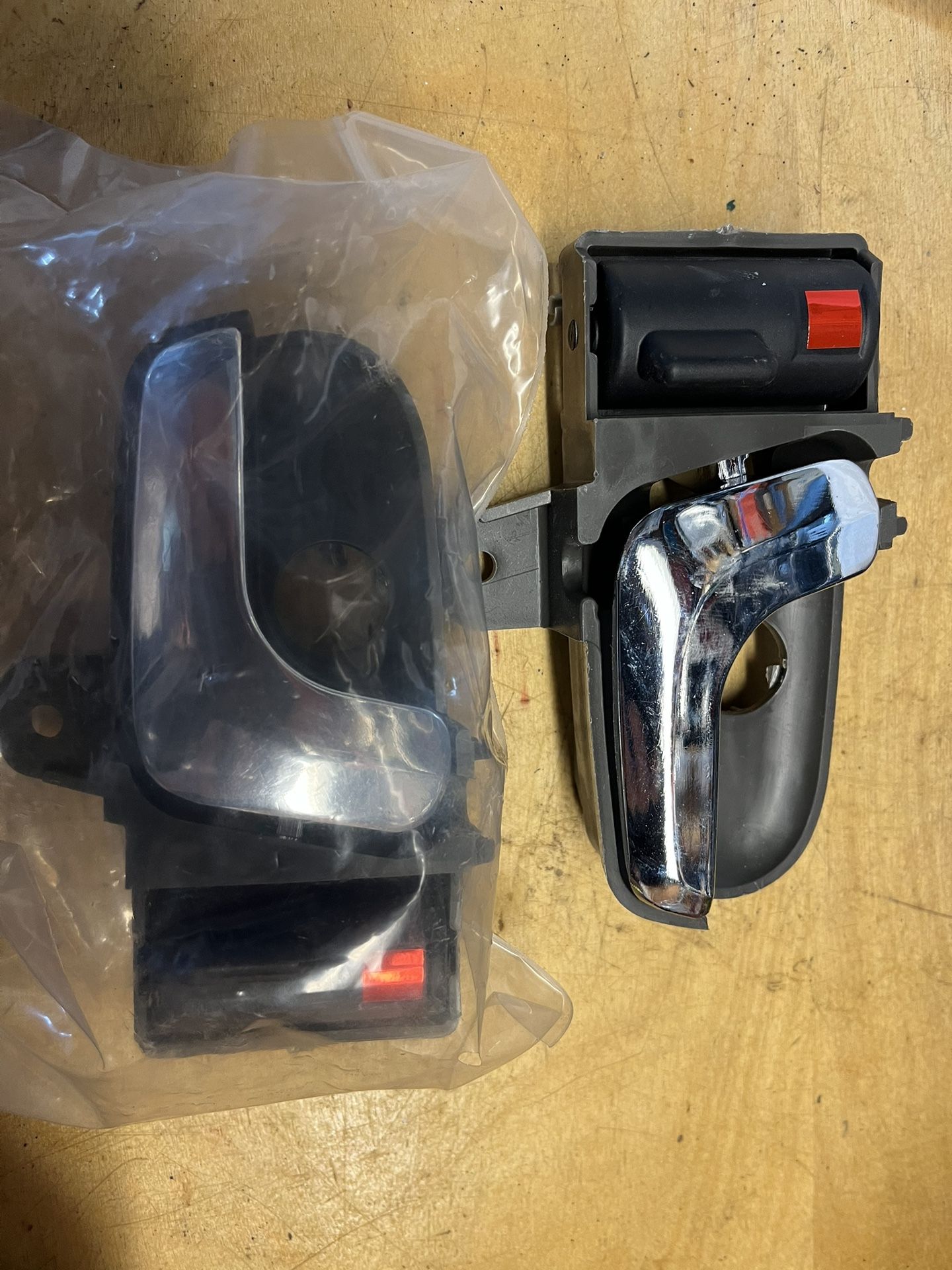 NEW LEFT AND RIGHT INNER DOOR HANDLES 1992 To 1994 GEO METRO SUZUKI SWIFT 😊😊😊😊😊