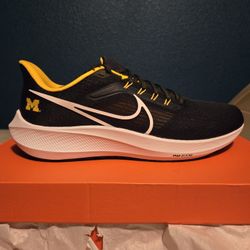 Yellow N Black Unisex Michigan Nike’s