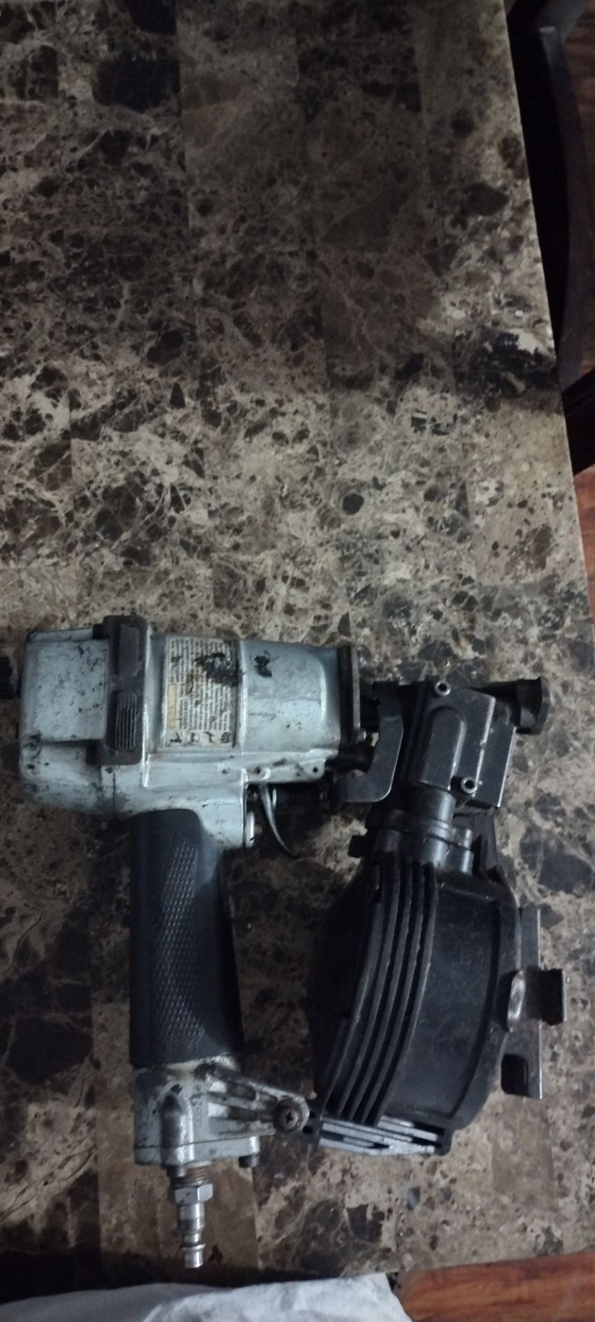 Roof nail gun