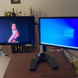 Dual Dell P1913b LED LCD Monitor- 19" 
VGA and display port. 
Nothing wrong