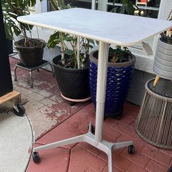 Sit/stand mobile desk