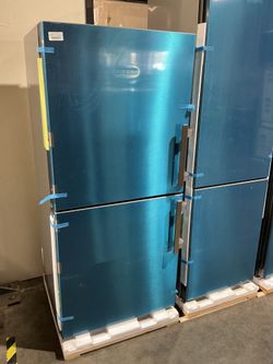 Liebherr SC7520-L Built-In Bottom Freezer Refrigerator (Open Box / Scratch & Dent)