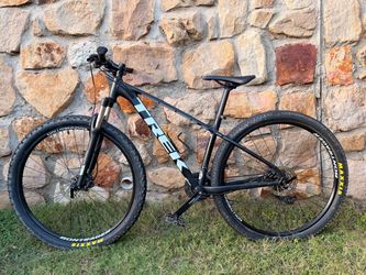 Trek Marlin 5 Medium Mountain Bike 29er MTB