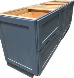 Medallion Semi Custom Kitchen Island