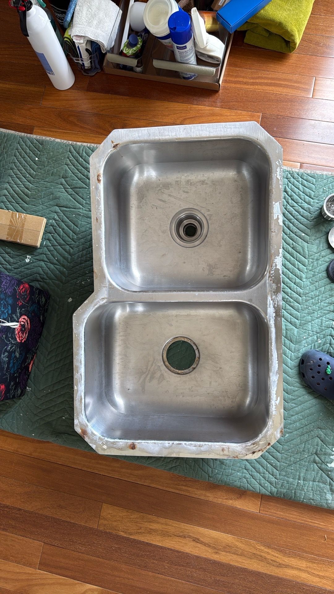 Stainless steel kitchen sink