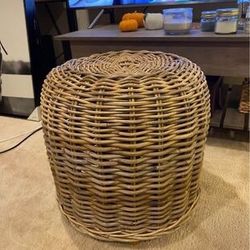 Like New Wicker Ottoman