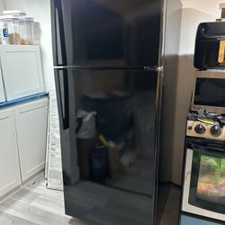 Brand New GE Fridge Lightly Used (general electric 