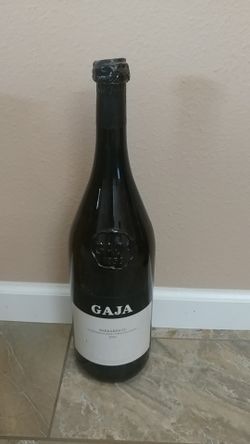 EMPTY display wine bottles