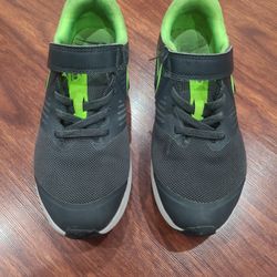 Boys Nike Star Runner Size 1