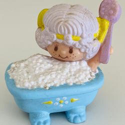 Angel Cake Taking a Bubble Bath 1982 Strawberry Shortcake Miniature FIgurine