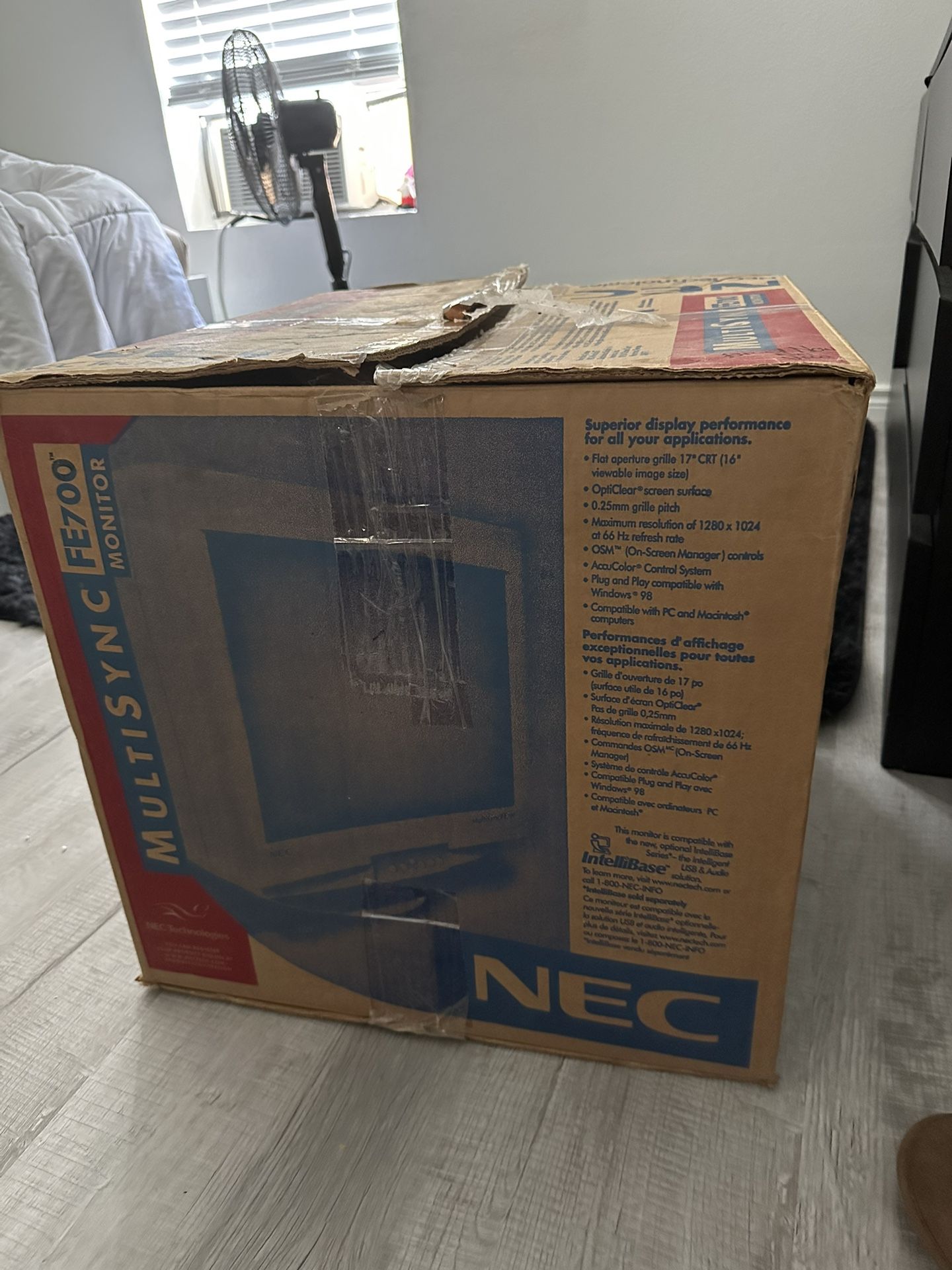 Nec Multisync Fe700 CRT Monitor Vintage 17” clear flat W/ Box