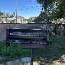 A perfect primitive procurement; Antique 1920s Laundry Wringer: