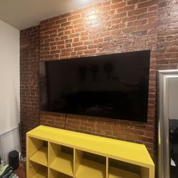 Samsung TV 65” and Wall Mount Bracket 