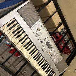 Yamaha Keyboard 40$