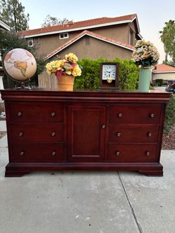 Solid Wood 6 Drawer Dresser Chest of Drawers Furniture Great Condition