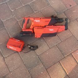 Hilti Rotary Hammer Drill TE5-22  With Filter DRS-5 Battery And Charger