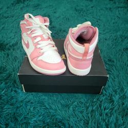 Jordan 1 Mid