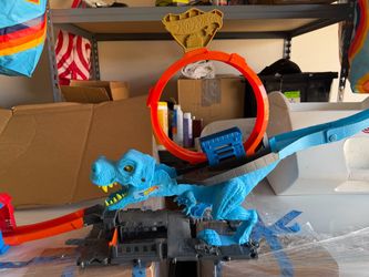 Hotwheels T. rex chomp down track