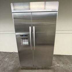 KITCHEN AID STAINLESS STEEL REFRIGERATOR 