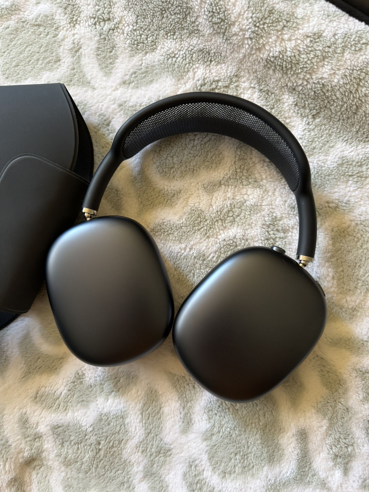 AirPod Max Pro