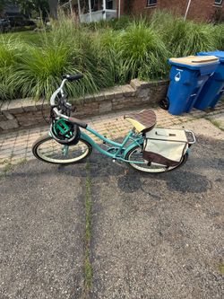 Huffy cruiser-style bicycle