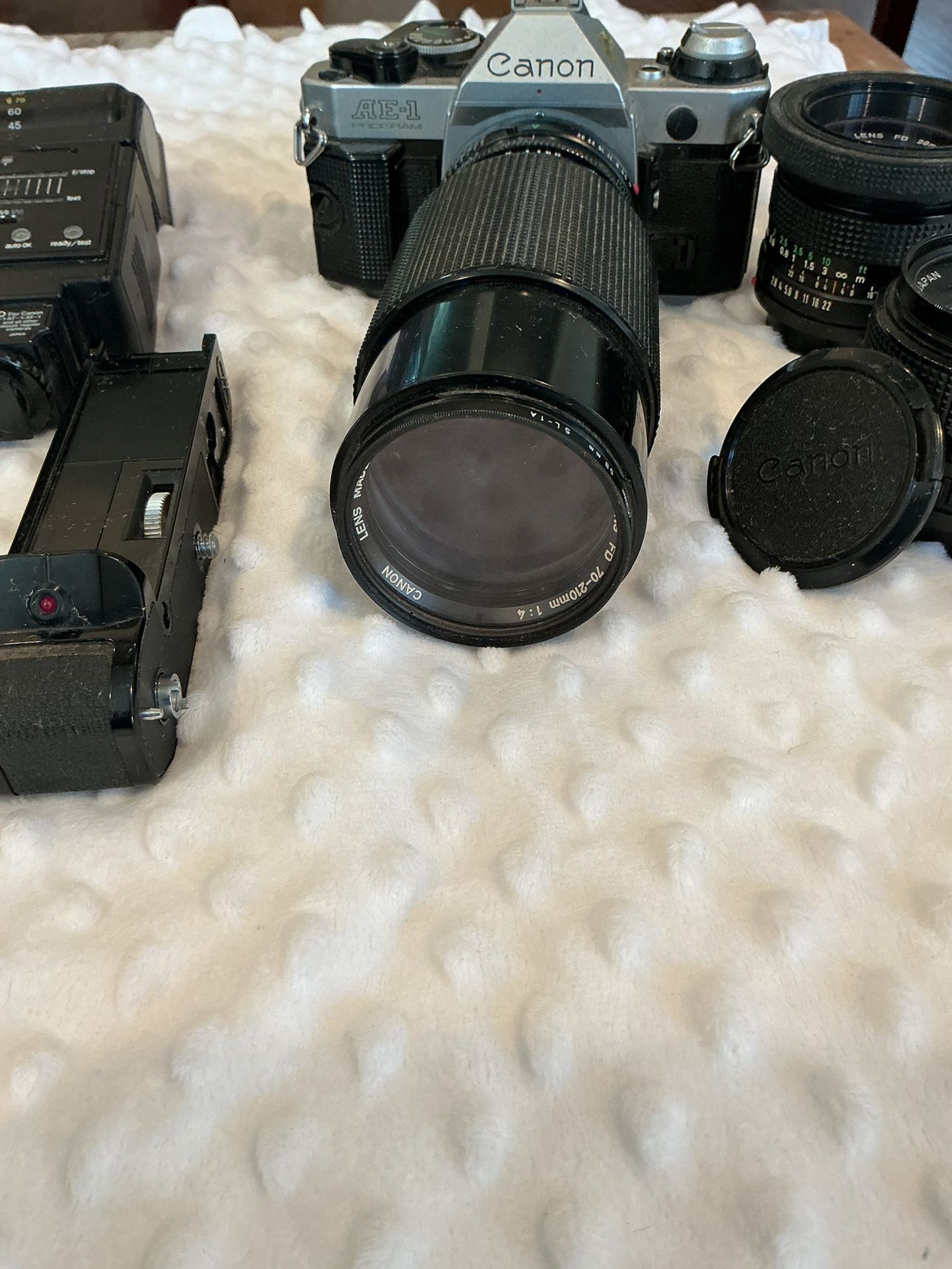 Vintage Canon AE-1 35mm SLR Camera w/ 50mm 1:1.4 Lens