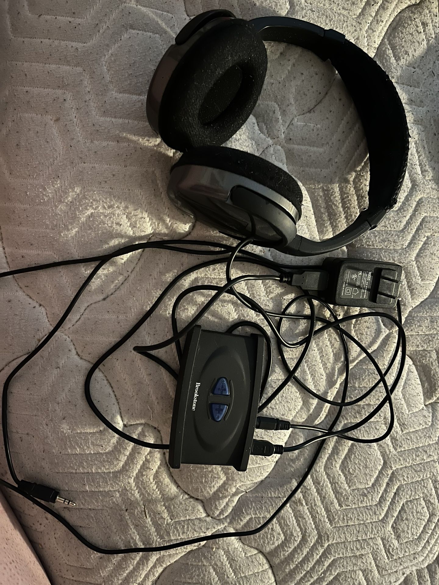 Brookstone Digital Wireless TV Headphones 2.4ghz