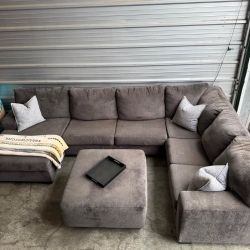 Large Ashley Dark Gray/Black Sectional W Ottoman