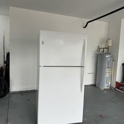 GE Profile Refrigerator - Full Size - White 