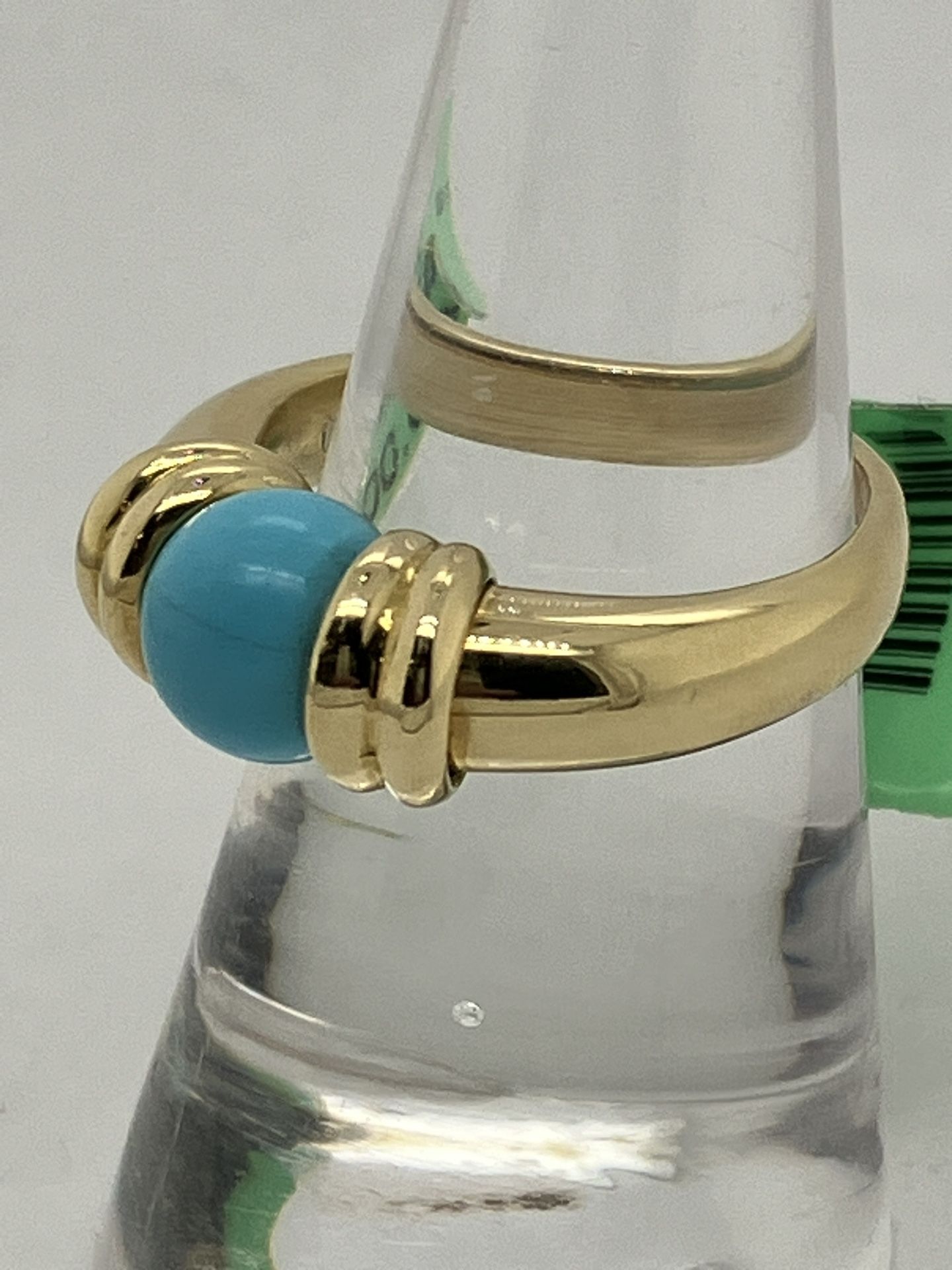 Exquisite 18K Yellow Gold Round Turquoise Ring