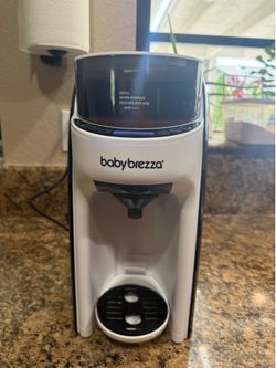 Baby Breeza formula dispenser