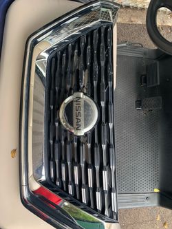 2022  Nissan rogue grill