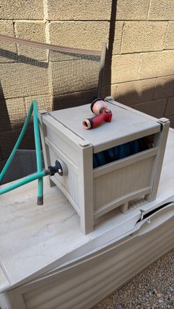Suncast Hose reel with hose and nozzle