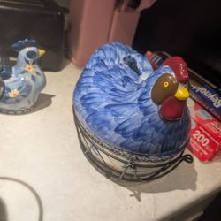 RARE TO FIND OLD WORLD BAJEWARE CHICKEN IN BASKET