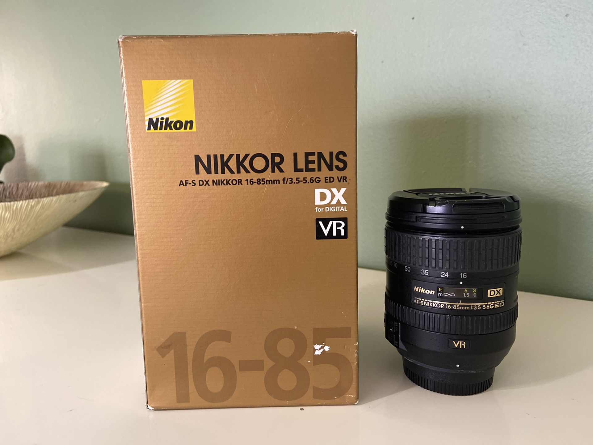 Nikon lens 16-85mm f3.5-5.6 G VR DX ED