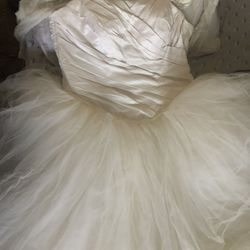 Vera Wang Size 16 Wedding Dress