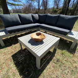 Hughes Outdoor Furniture Patio Set Brand New (Curbside Delivery Included with 30 miles 07506)