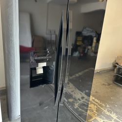 Black stainless steel refrigerator