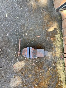 Heavy Duty Bench Vise