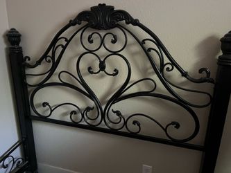 black queen frame