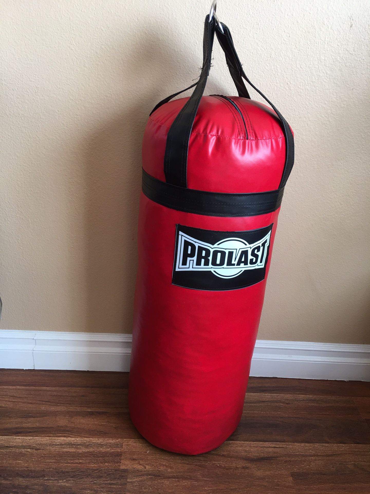 PUNCHING BAG BRAND NEW 70 POUNDS FILLED LUXURY MADE USA 🇺🇸 
