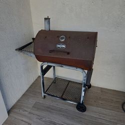 Kingsford Charcoal barbecue grill/smoker