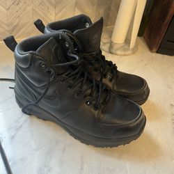 Nike Boots Mens 7.5