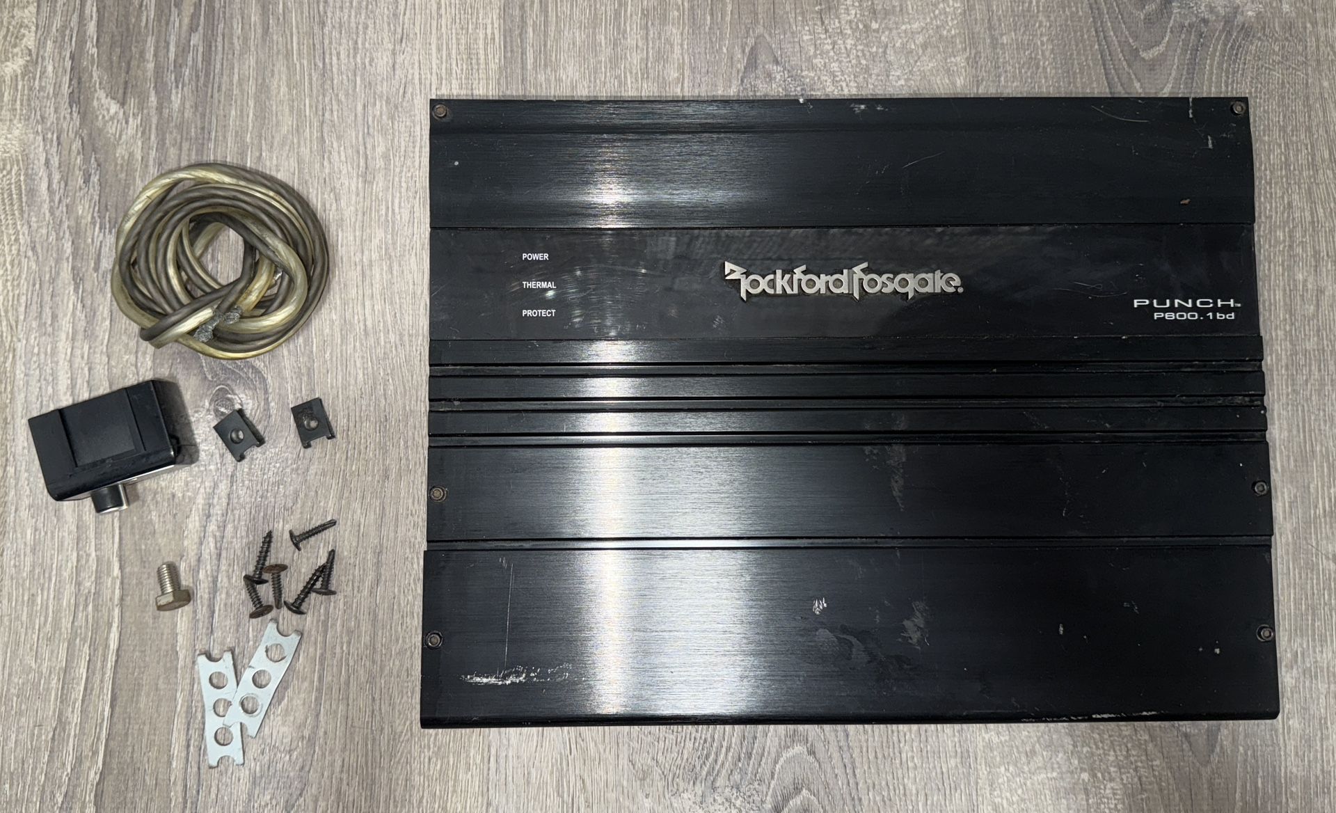 Rockford Fosgate 600w Amp & 15" Subwoofer with Sealed Box
