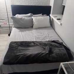 Full Bed With Bed Frame Blankets And Pillows 