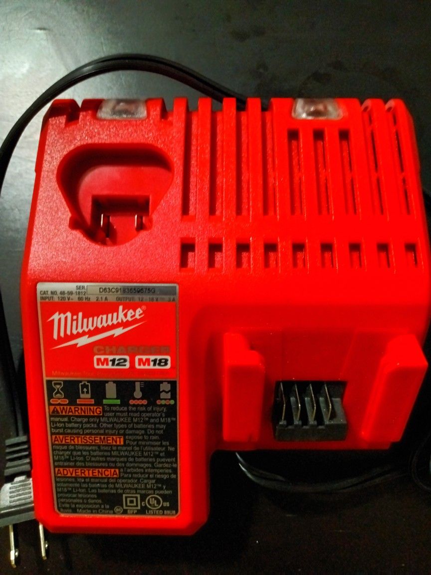 MILWAUKEE M18/M12 CHARGER (NEW)